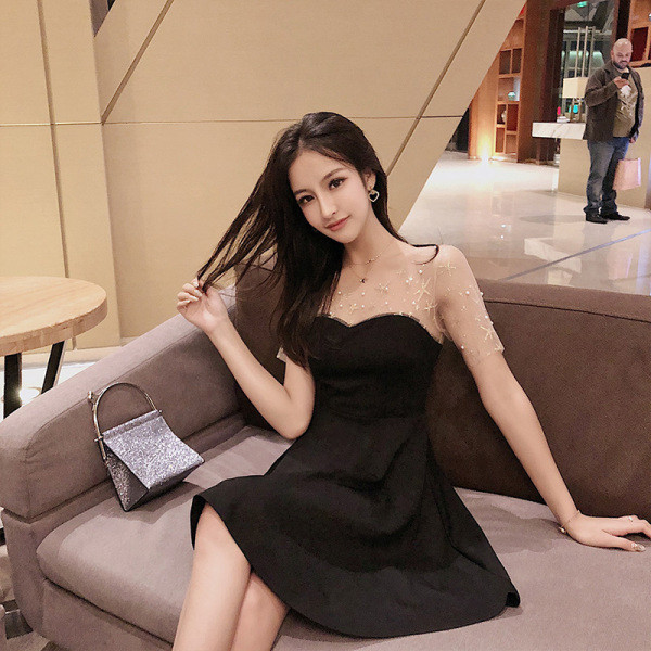 Moteriška laisvalaikio suknelė trumpomis rankovėmis ir perlais - kirpimo modelis