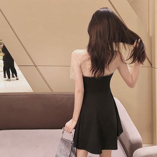 Moteriška laisvalaikio suknelė trumpomis rankovėmis ir perlais - kirpimo modelis