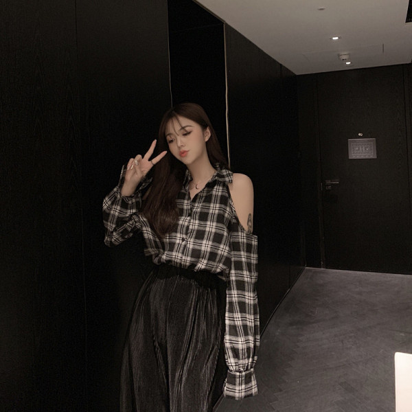 Cămașă modernă de damă, cu decolteu și decupaje