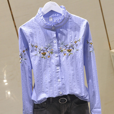 Cămașă de damă de ultimă generație, cu broderie colorată și decolteu rotund