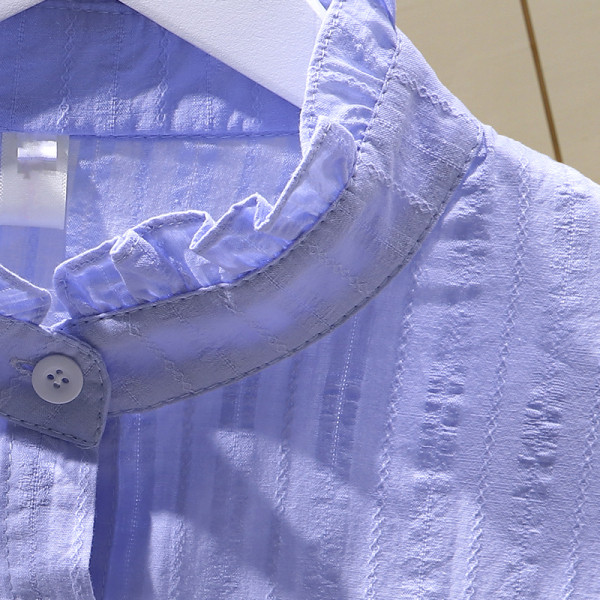 Cămașă de damă de ultimă generație, cu broderie colorată și decolteu rotund