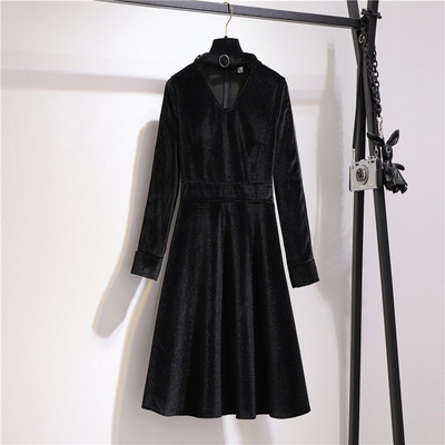 Rochie de dama eleganta din catifea model croiat cu maneci lungi si decupaj