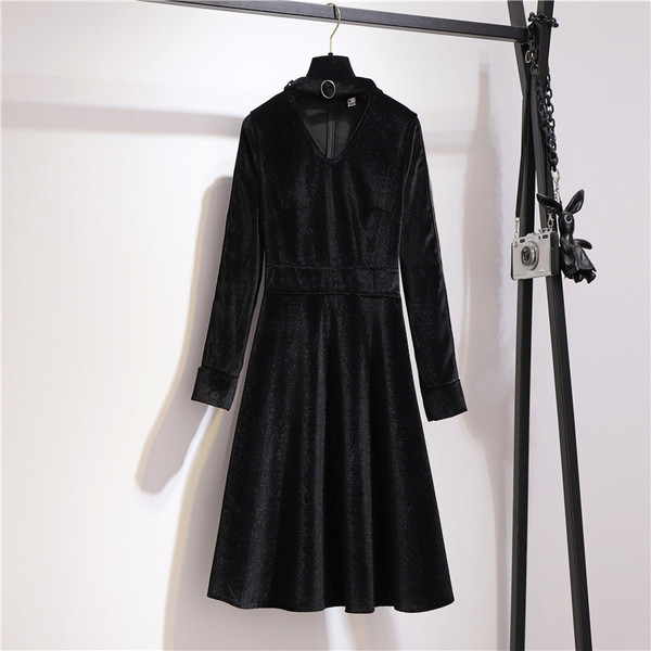 Rochie de dama eleganta din catifea model croiat cu maneci lungi si decupaj