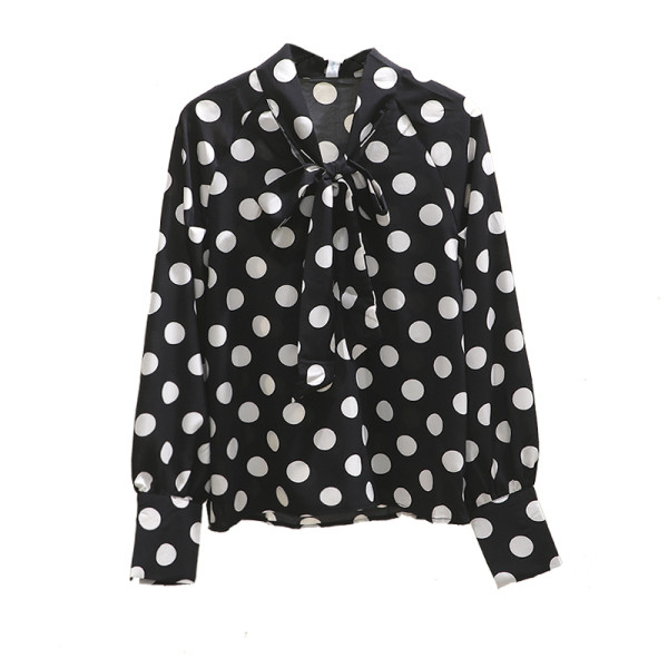 Cămașă de damă actuală cu buline și panglică la guler