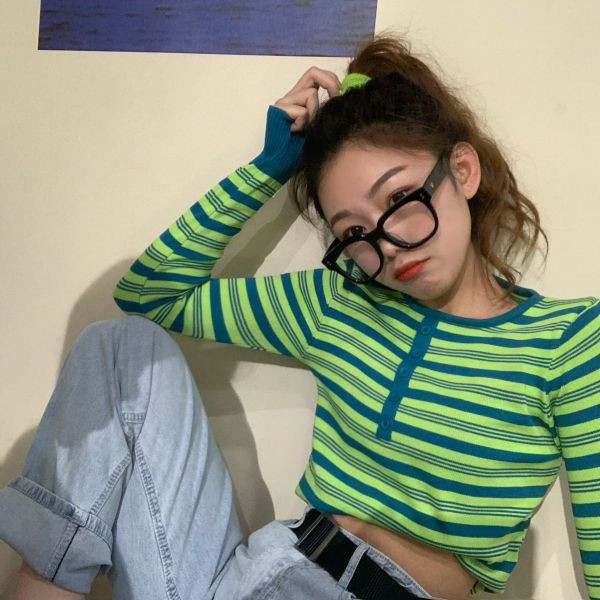 Ikdienas īsa svītraina blūze ar garām piedurknēm