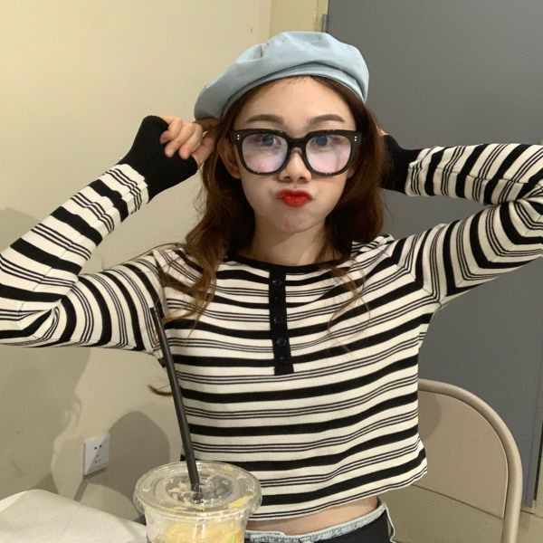 Ikdienas īsa svītraina blūze ar garām piedurknēm