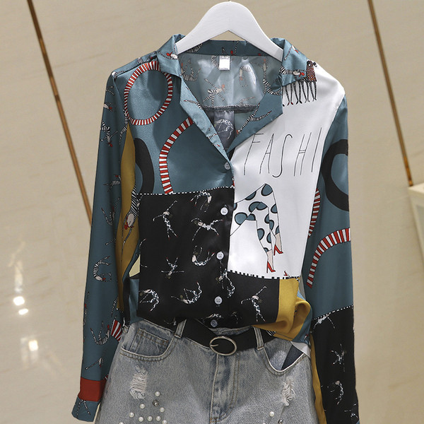 Moteriški modernūs marškiniai su klasikine apykakle ir spalvingomis aplikacijomis