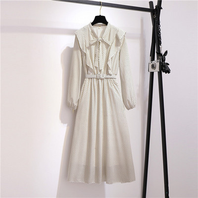 Retro női hosszú pöttyös ruha szalaggal és övvel