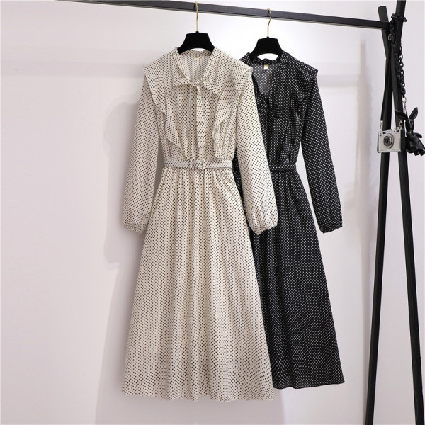 Retro női hosszú pöttyös ruha szalaggal és övvel