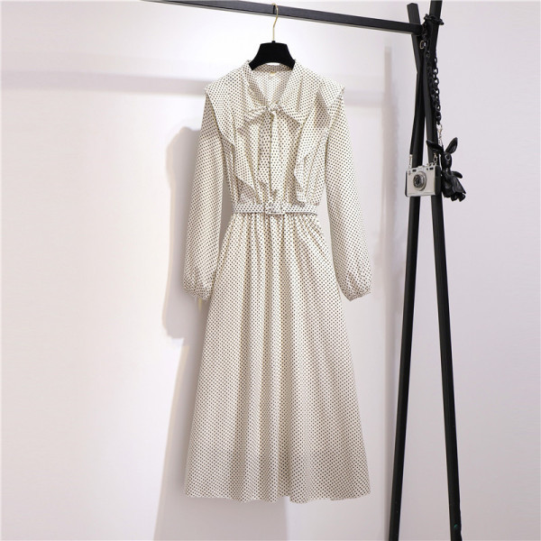 Retro női hosszú pöttyös ruha szalaggal és övvel