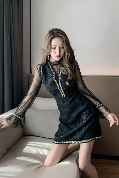 Rochie moderna de dama cu maneci din tul si guler inalt