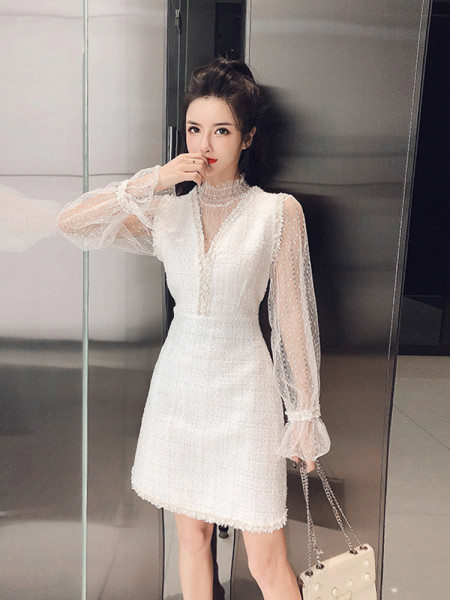 Rochie moderna de dama cu maneci din tul si guler inalt