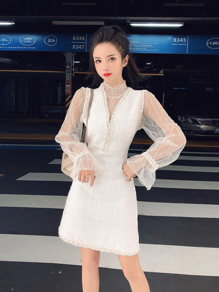 Rochie moderna de dama cu maneci din tul si guler inalt