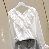 Stilingi moteriški marškiniai su špico iškirpte ir garbanomis