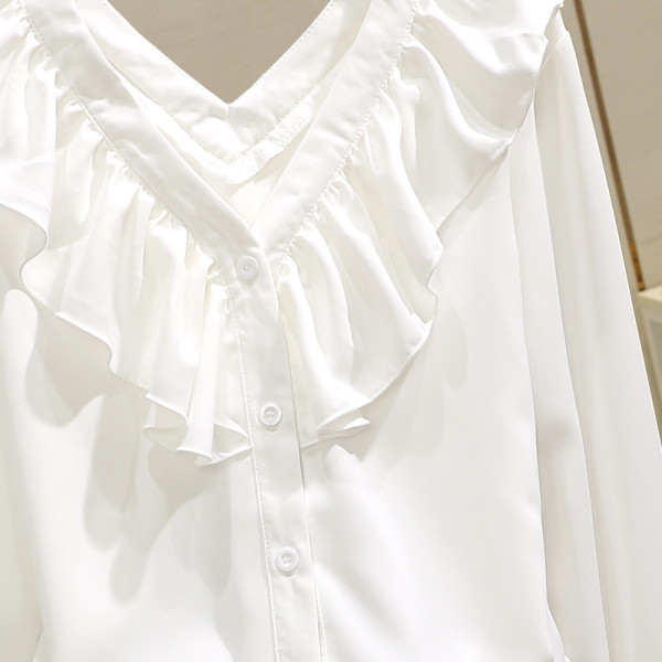 Stilingi moteriški marškiniai su špico iškirpte ir garbanomis