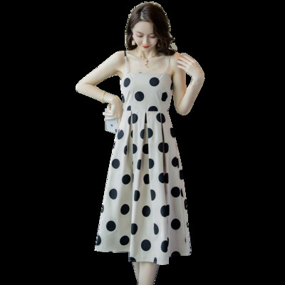 Ženska duga točkasta haljina na tanke naramenice - model kroja