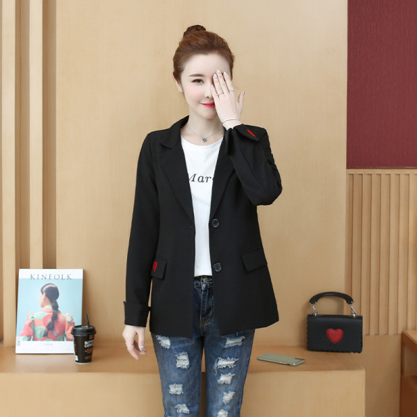 Naujo modelio sportiškas-elegantiškas moteriškas švarkas su siuvinėjimais