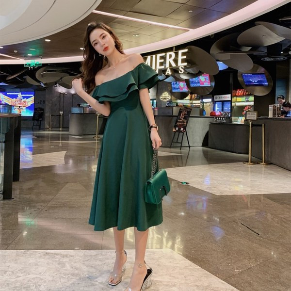 Stílusos női hosszú ruha csupasz váll - szabású modell