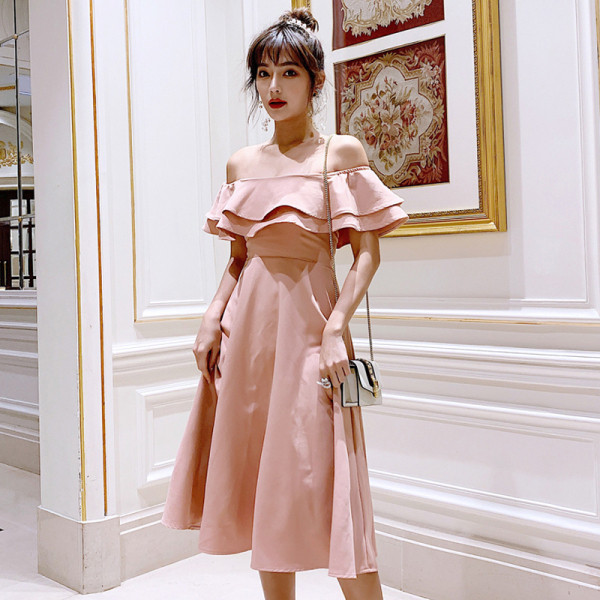 Stílusos női hosszú ruha csupasz váll - szabású modell