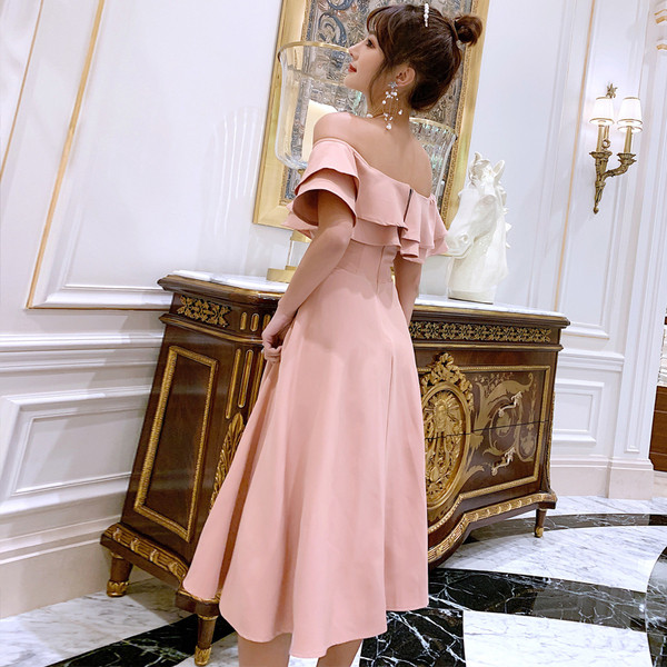 Stílusos női hosszú ruha csupasz váll - szabású modell