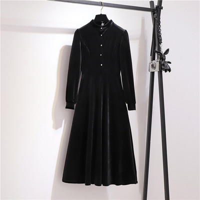 Crna ženska baršunasta haljina s dugim rukavima i gumbima