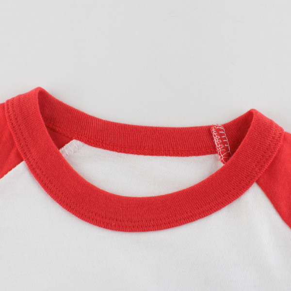 Įprasti vaikiški marškinėliai berniukams su aplikacijomis ir ovalia iškirpte