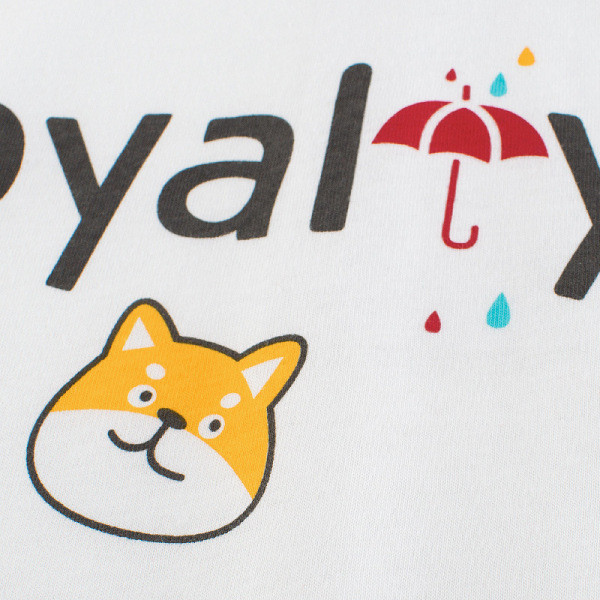 Įprasti vaikiški marškinėliai berniukams su aplikacijomis ir ovalia iškirpte