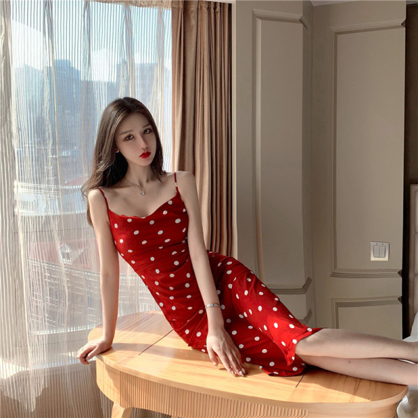 Rochie de dama rosie cu buline cu bretele subtiri