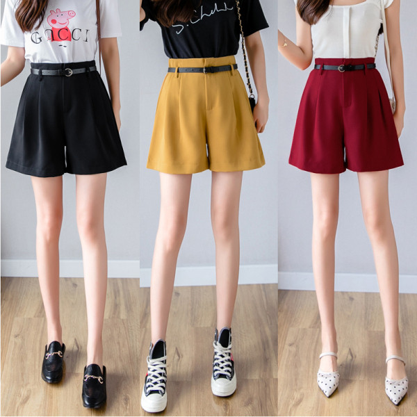 Jauna modeļa sieviešu šorti ar jostiņu un kabatām