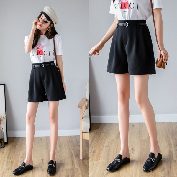 Jauna modeļa sieviešu šorti ar jostiņu un kabatām