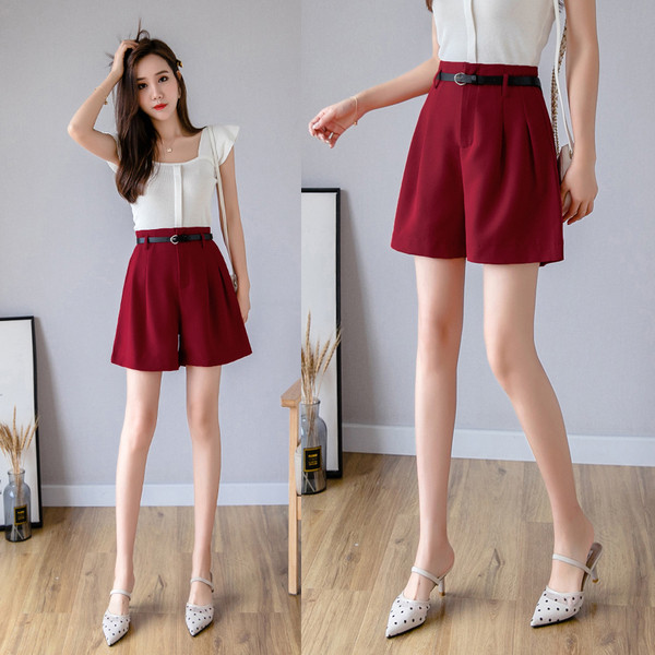 Jauna modeļa sieviešu šorti ar jostiņu un kabatām