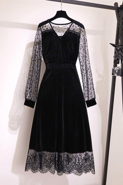 Stiilne naiste kleidi lõikega mudel pitsvarrukatega ja suurustega kuni 3XL