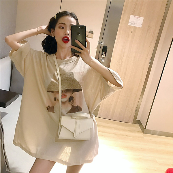 Széles női póló nyomtatással