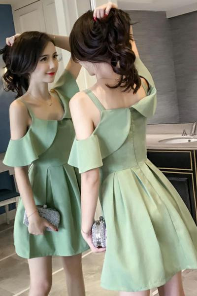 Rochie de dama moderna cu umerii goi - model croiat