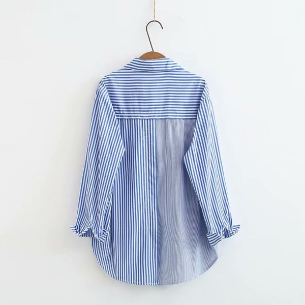 Įprasti moteriški dryžuoti marškiniai ilgomis rankovėmis ir kišene