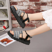 Paprasti moteriški basutės plokščiu aukštu padu