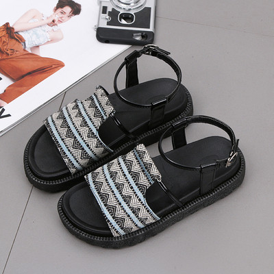 Paprasti moteriški basutės plokščiu aukštu padu