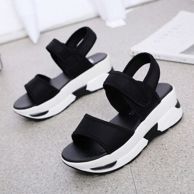 Naiste vabaaja sandaalid kõrge platvormi ja rihmadega