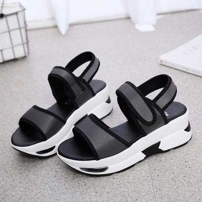 Naiste vabaaja sandaalid kõrge platvormi ja rihmadega