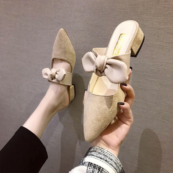 Ženske papuče s kožnom trakom i niskom petom