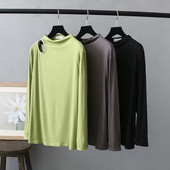 Ležerna ženska bluza širokog modela s dugim rukavima i ovalnim izrezom