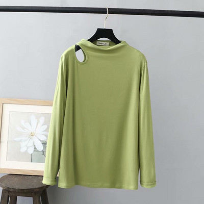 Ležerna ženska bluza širokog modela s dugim rukavima i ovalnim izrezom