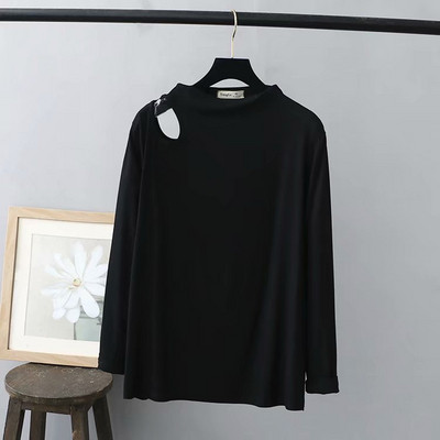 Ležerna ženska bluza širokog modela s dugim rukavima i ovalnim izrezom