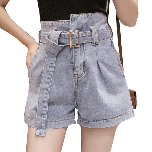 Magas derekú farmernadrág és aszimmetrikus rögzítés