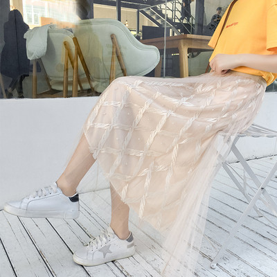 Hosszú női szoknya gumírozott derékkal és tüllvel