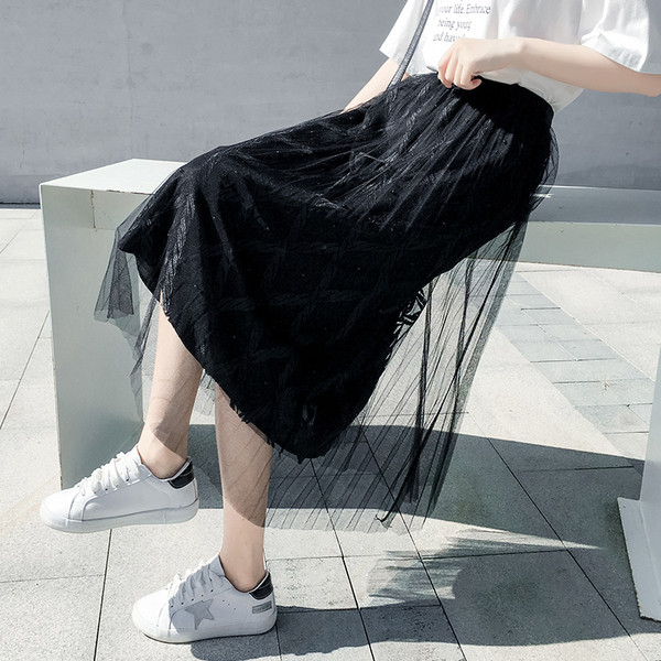 Hosszú női szoknya gumírozott derékkal és tüllvel