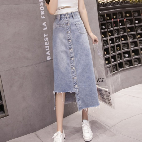 Modernus ilgas džinsinis sijonas su sagomis – asimetriškas modelis