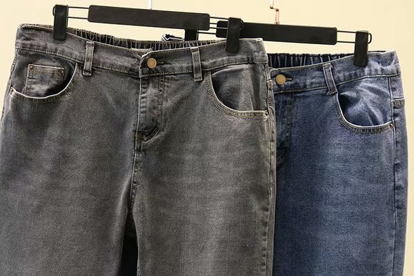 Laisvalaikiai moteriški ilgi džinsai su aukštu juosmeniu paprasto modelio