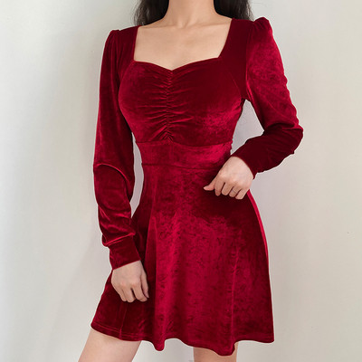 Ikdienas sieviešu samta kleita ar kvadrātveida kakla izgriezumu un garām piedurknēm