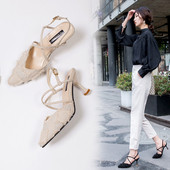 Modern női szandál pánttal és vékony sarokkal